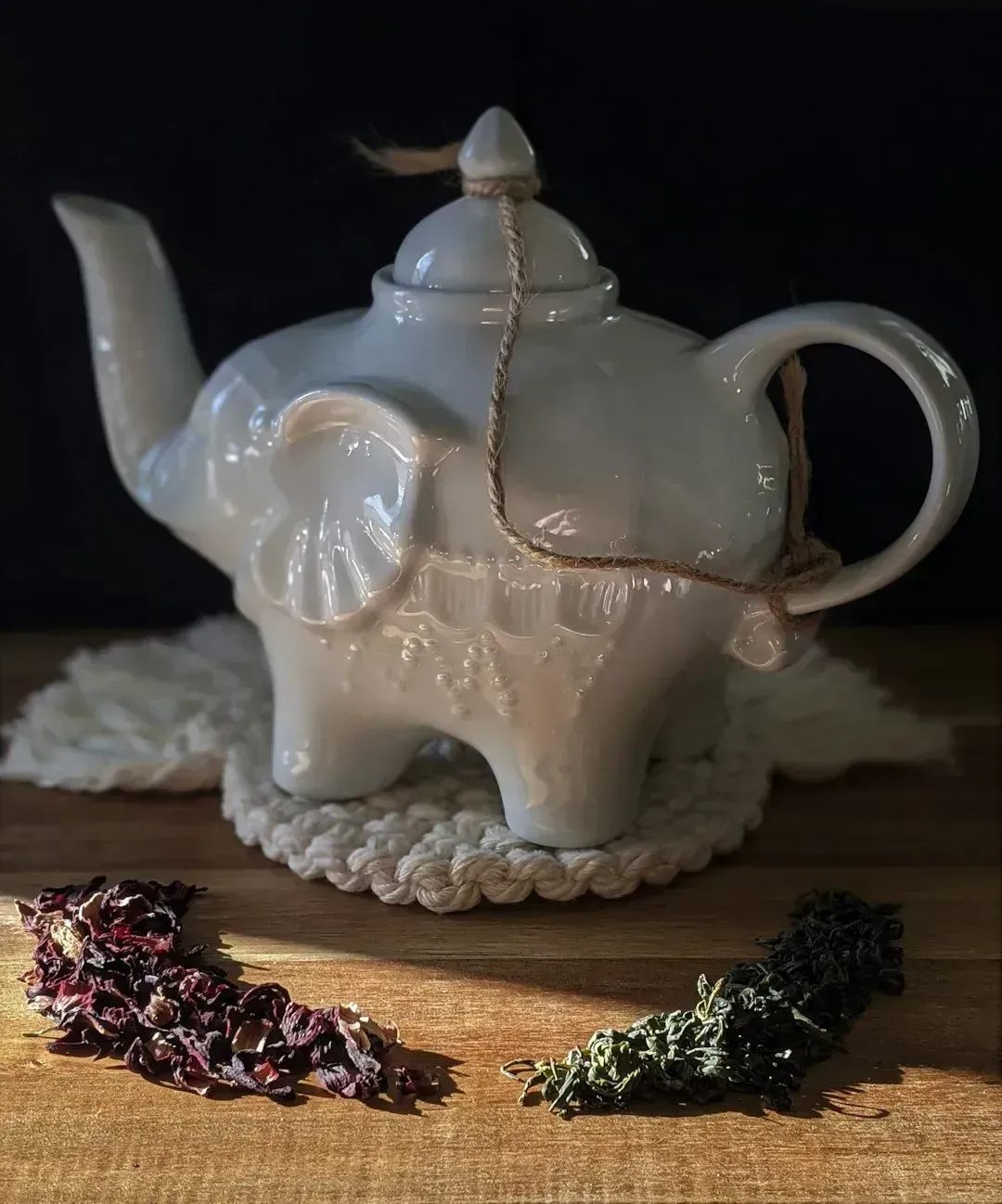 Shelley Art Deco Teaware (Image Credits: Unsplash)