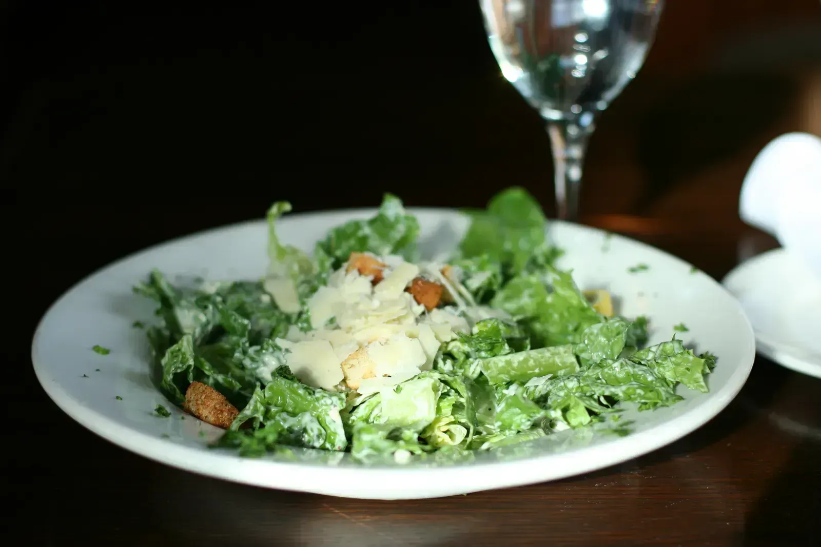 Caesar Salad: An Overpriced Afterthought (Image Credits: Wikimedia)