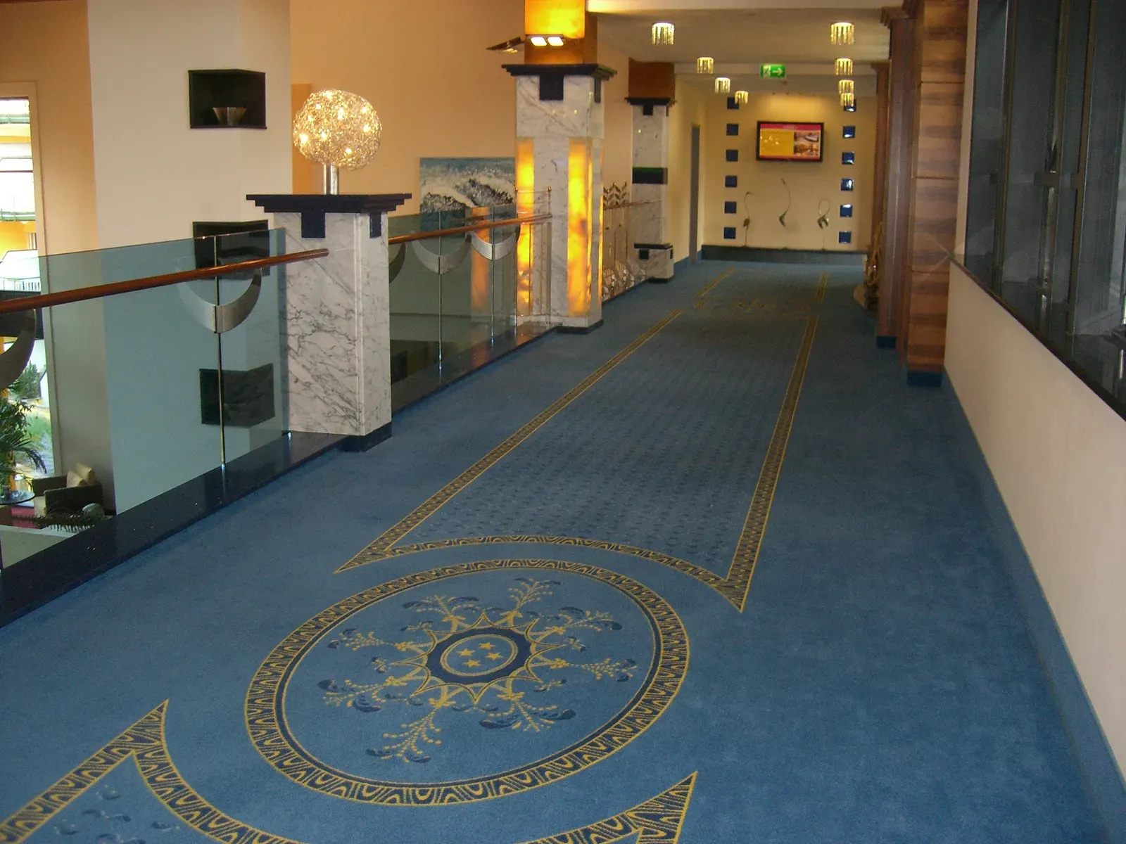 2. Wall-to-Wall Carpeting: The Allergy Trap Nobody Wants (Image Credits: Wikimedia)