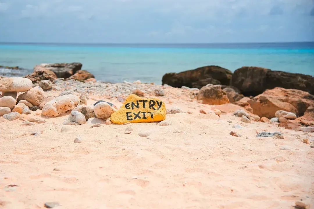 1. Aruba: The Gold Standard for Safety and Value (Image Credits: Unsplash)