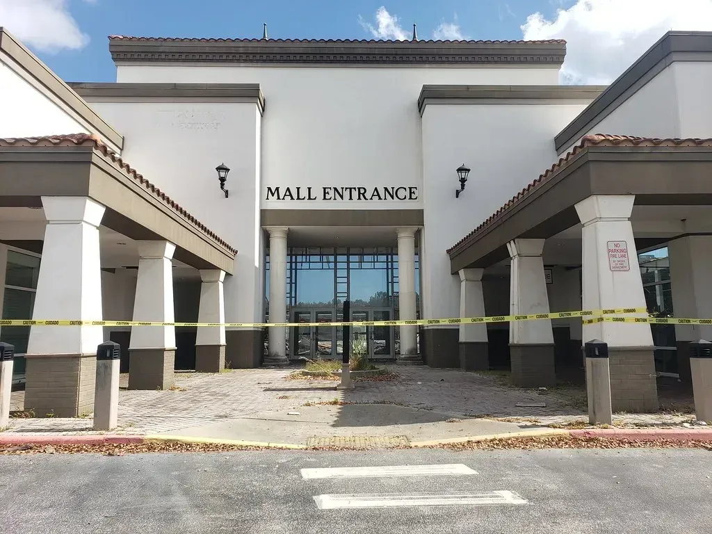 Housing and “Mini‑Cities” Inside the Shells of Old Malls (Image Credits: Flickr)