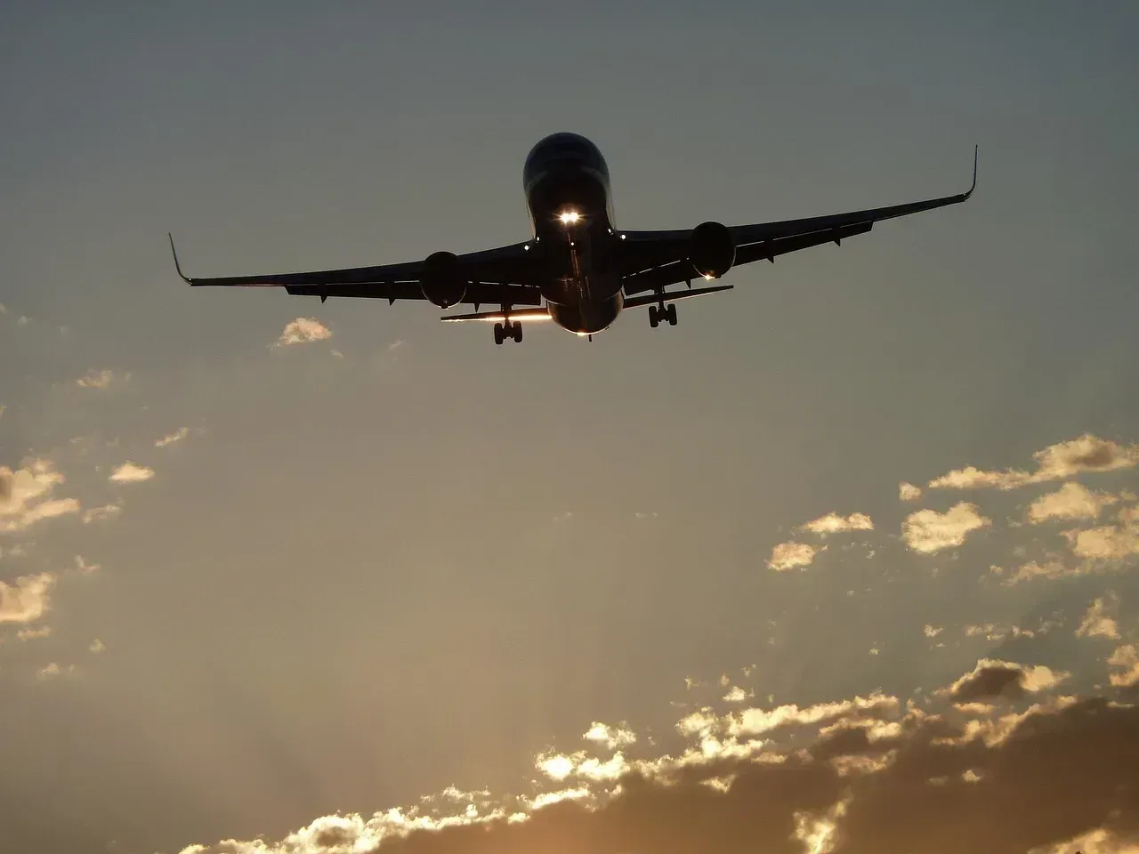 D.B. Cooper: The Hijacker Who Vanished Into Thin Air (Image Credits: Pixabay)