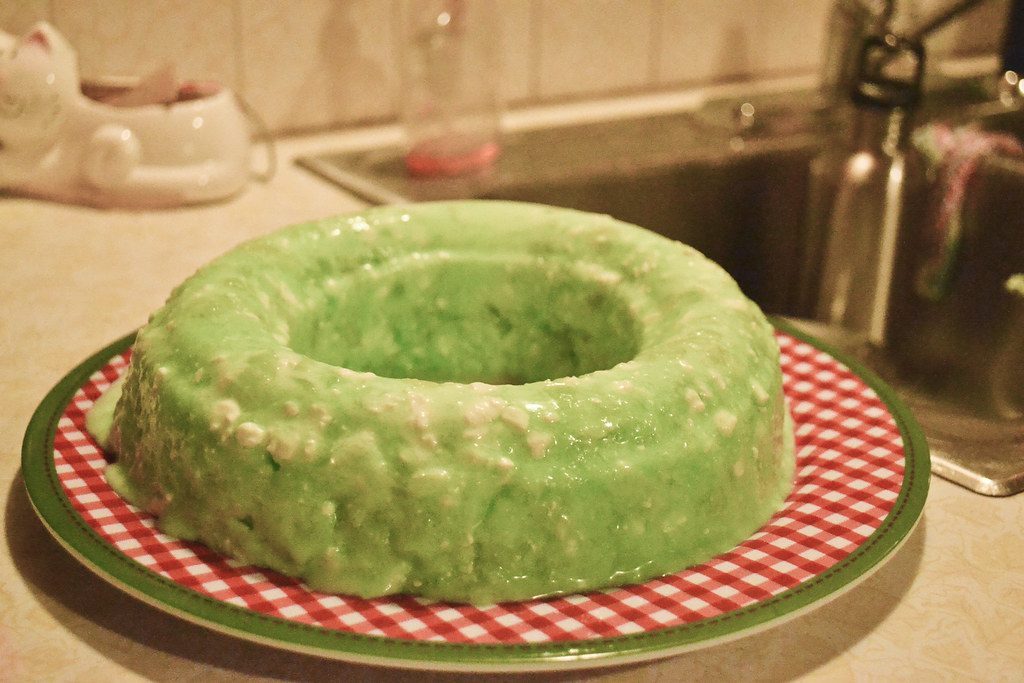 Jell-O Salads: Jiggly Masterpieces of Color (Image Credits: Flickr)