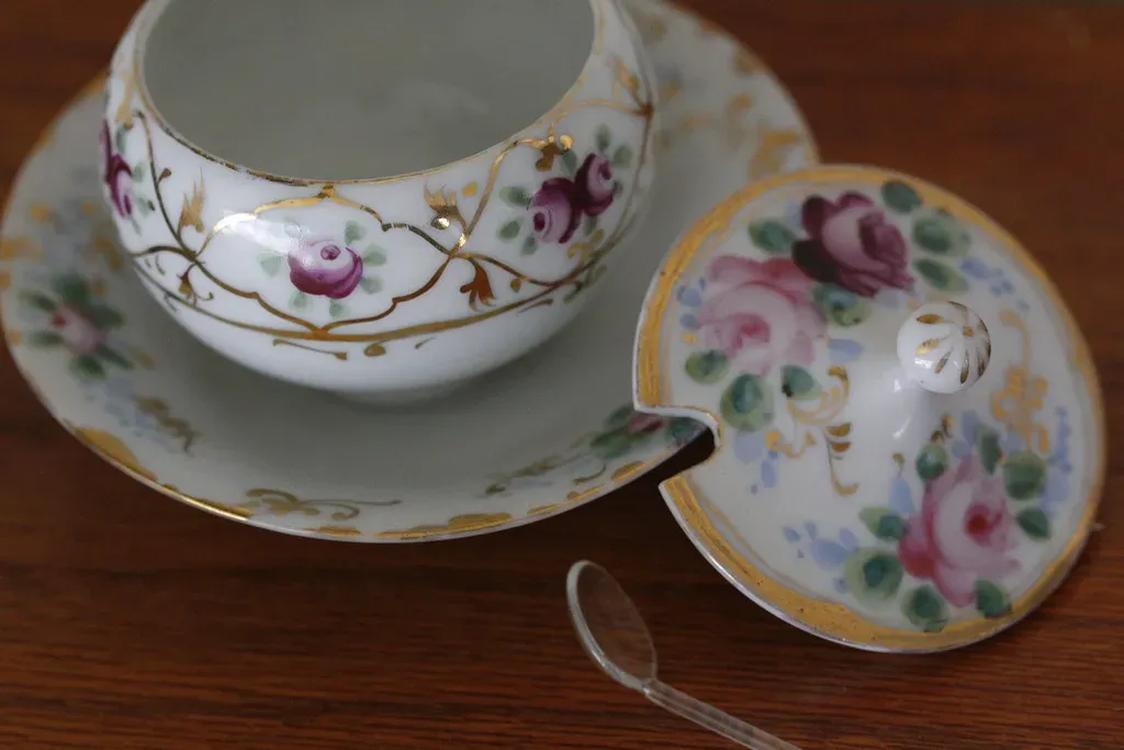 7. Herend Queen Victoria Pattern (vanhookc, Flickr, CC BY-SA 2.0)