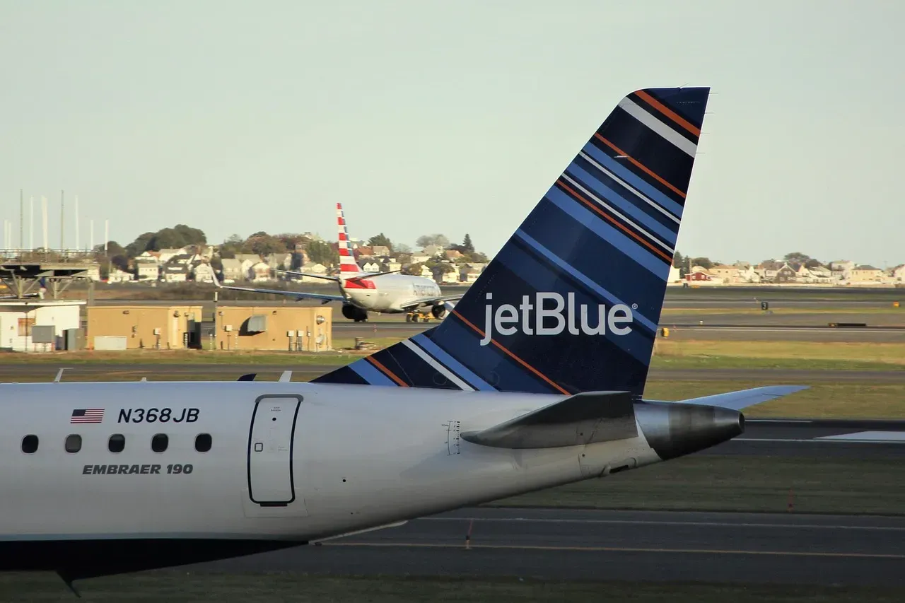 4. JetBlue: The Promise That Faded (Image Credits: Pixabay)