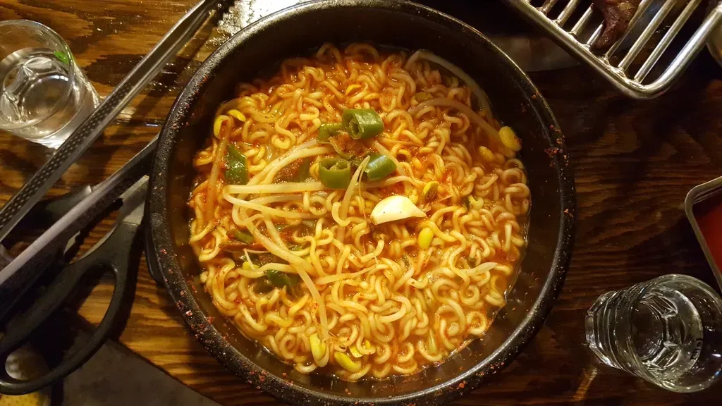 Instant Ramen Noodles (Image Credits: Rawpixel)