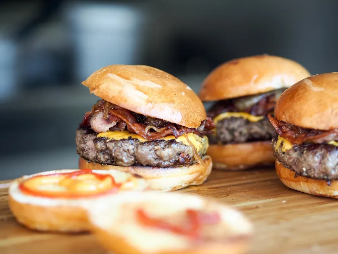 Gino's Hamburgers: Where Football Stars Served Up Fast Food (Image Credits: Unsplash)