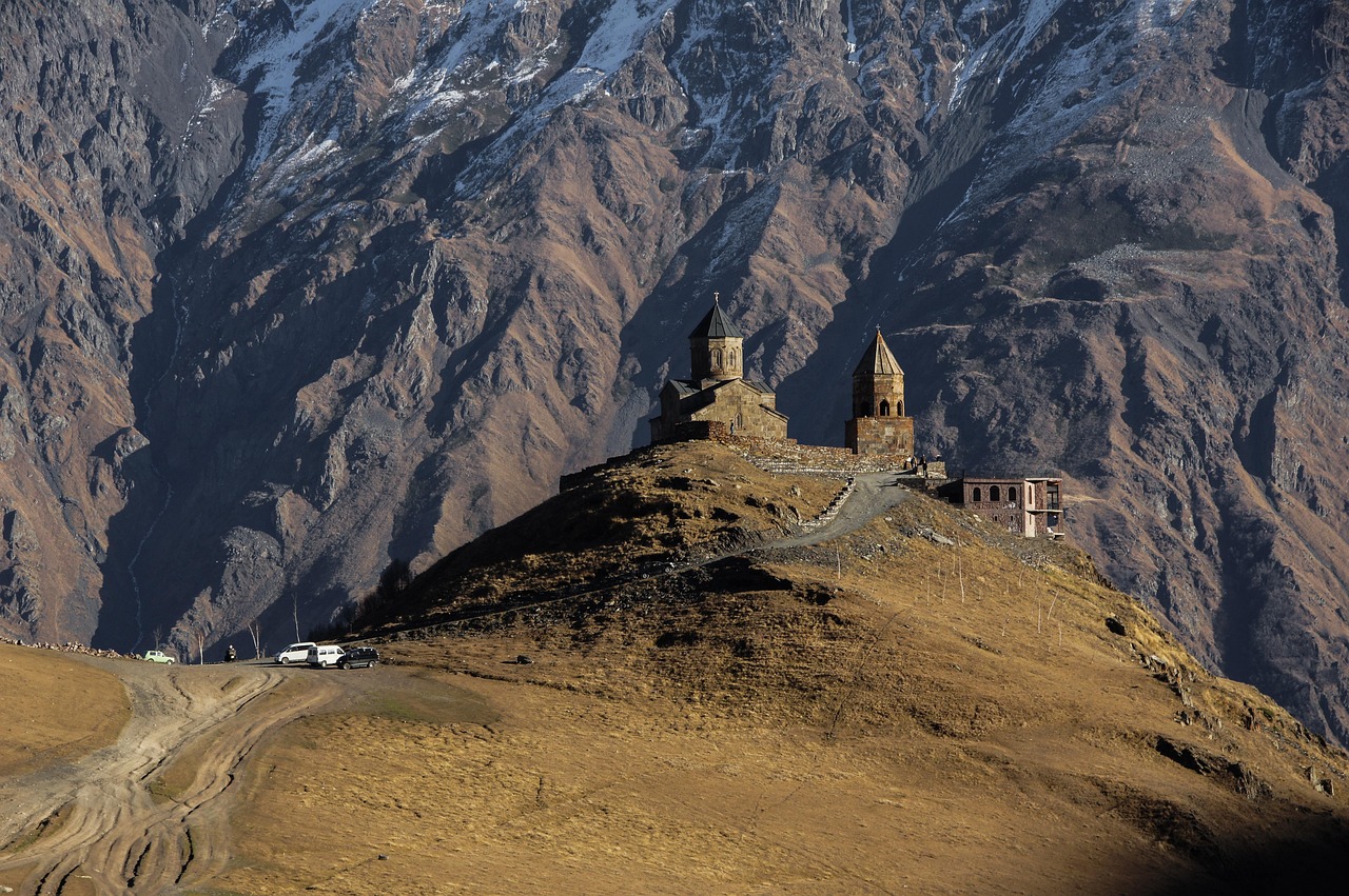 Georgia: Caucasus Mountains and Wine (Image Credits: Pixabay)