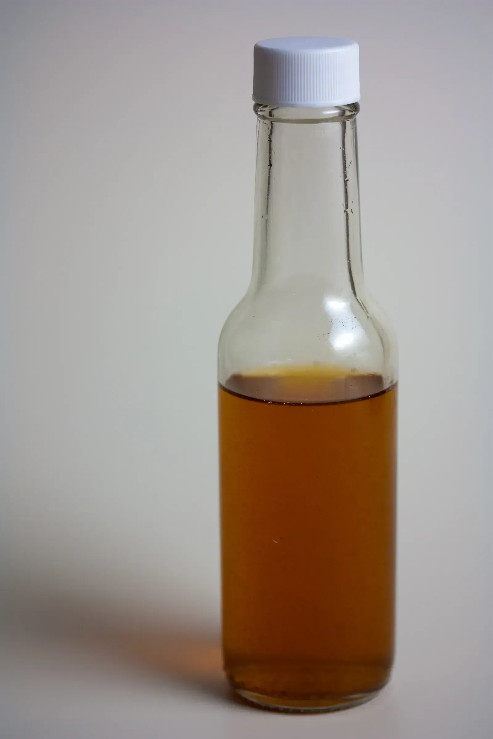 Pure Vanilla Extract: The Alcohol-Powered Flavor Champion (Image Credits: Wikimedia)