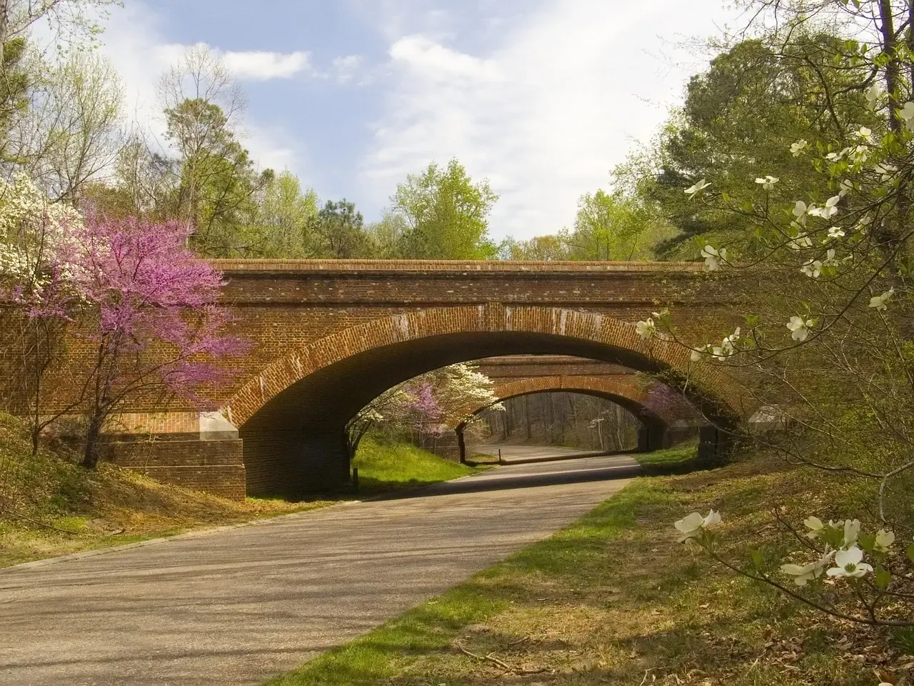 The Colonial Parkway Murders: A Killer's Hunting Ground (Image Credits: Pixabay)