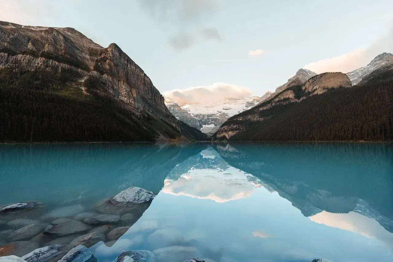 7. Canada – Six Months in the Great North (Image Credits: Pixabay)