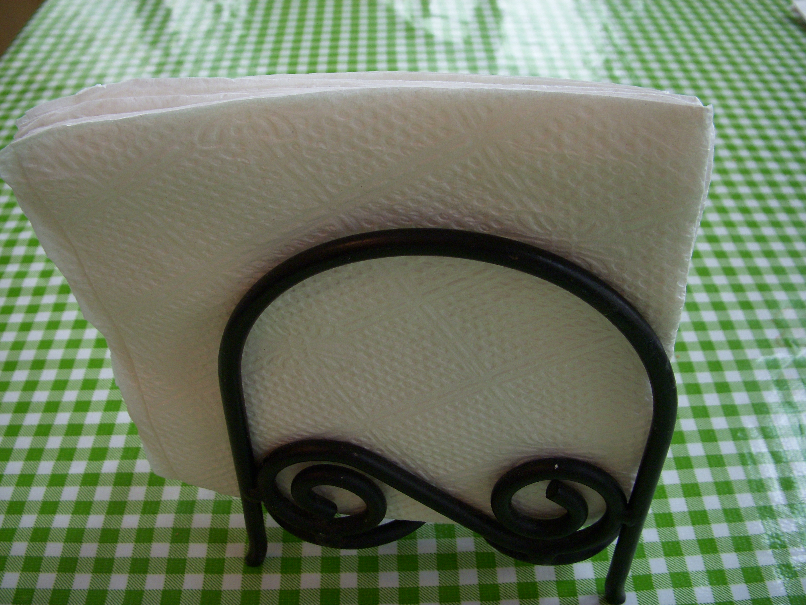Putting Napkins in Your Lap (Image Credits: Wikimedia)