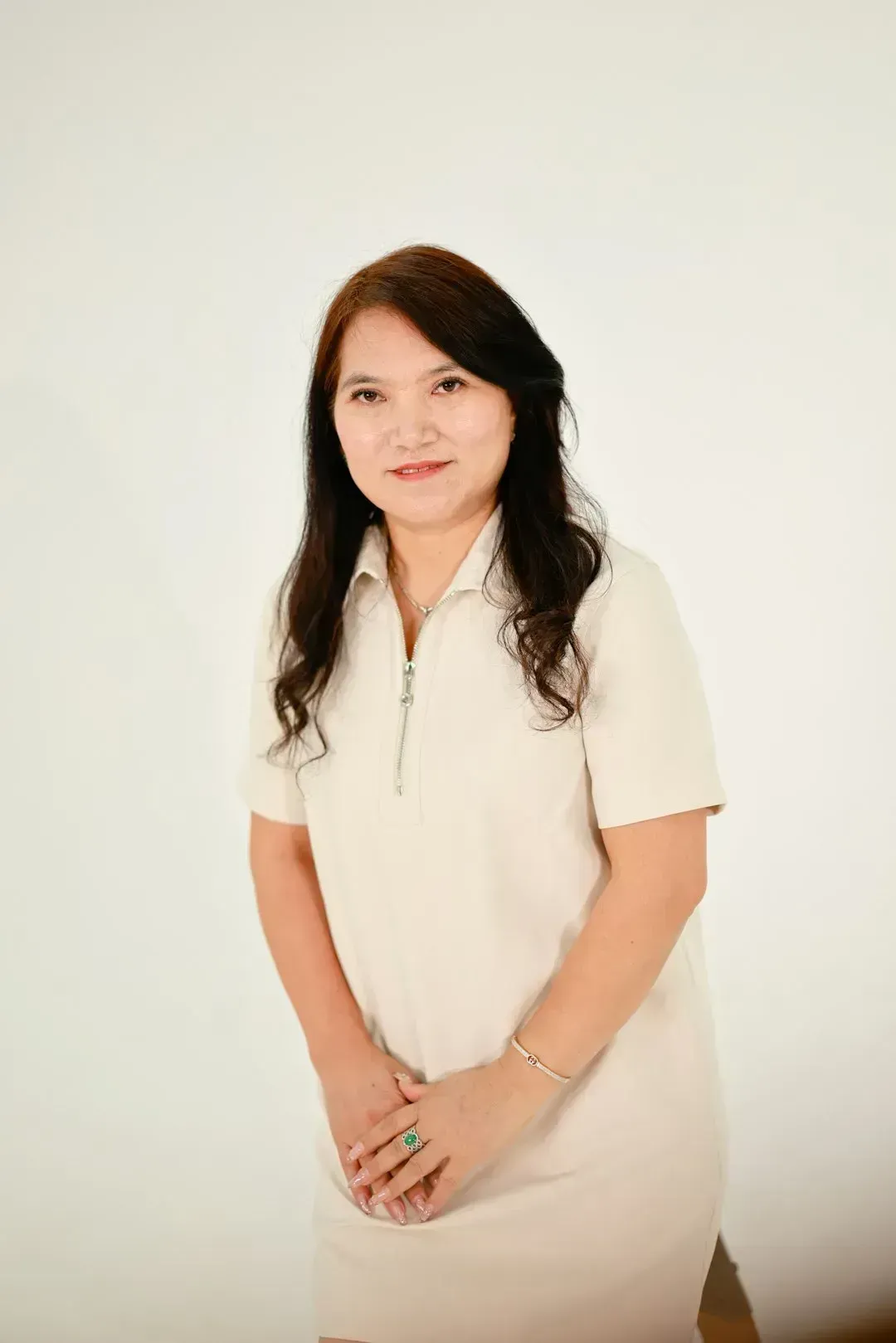 2. They're Genuinely Unbothered About Money (Image Credits: Unsplash)