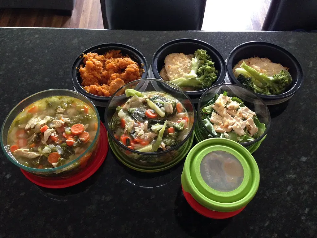 Underestimating portion sizes and forgetting variety in flavor (wellnesswildflower, Flickr, CC BY 2.0)