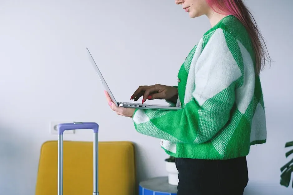 Mistake #5: Leaving Electronics Buried in Your Carry-On Bag (Image Credits: Pexels)