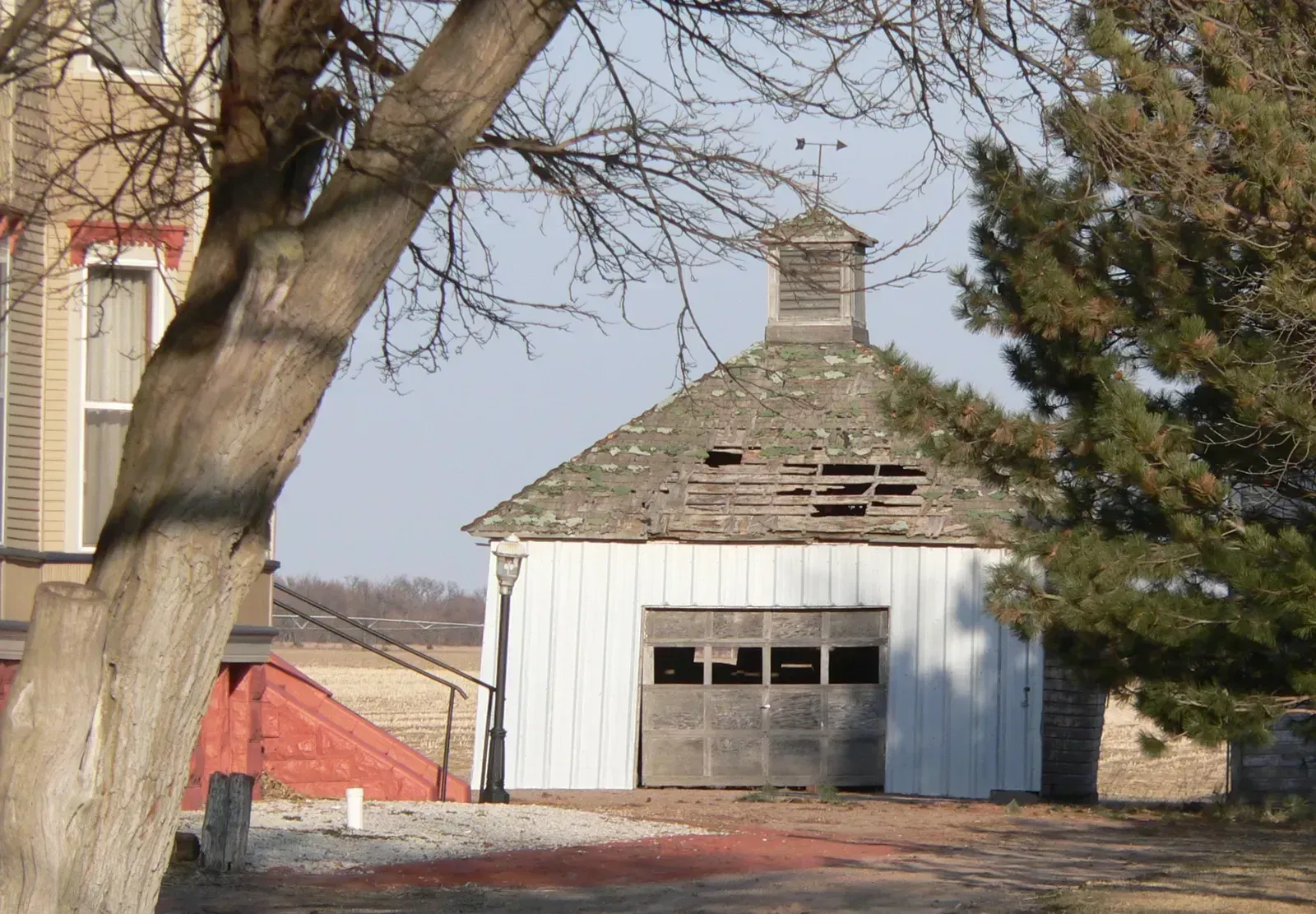 Converting Garages Into Living Space (Image Credits: Wikimedia)