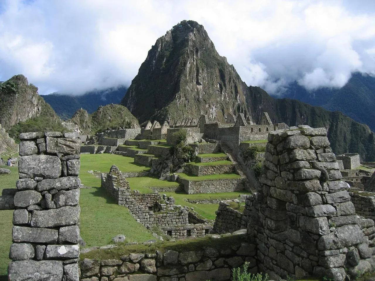 1. Machu Picchu, Peru - The Crown Jewel That's Cracking Under the Weight (Image Credits: Pixabay)