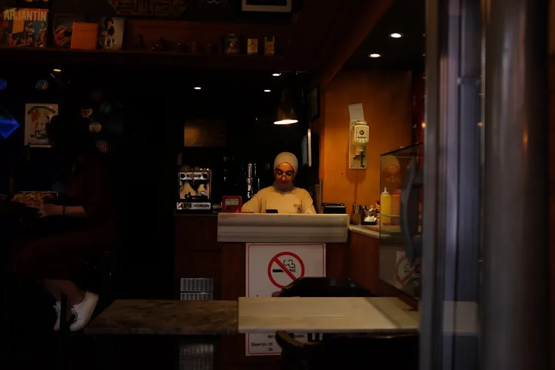 4. Showing Impatience in the First Five Minutes (Image Credits: Unsplash)