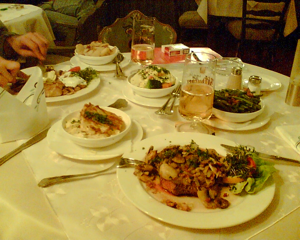 Germans Balance Efficiency with Food Culture (Image Credits: Flickr)