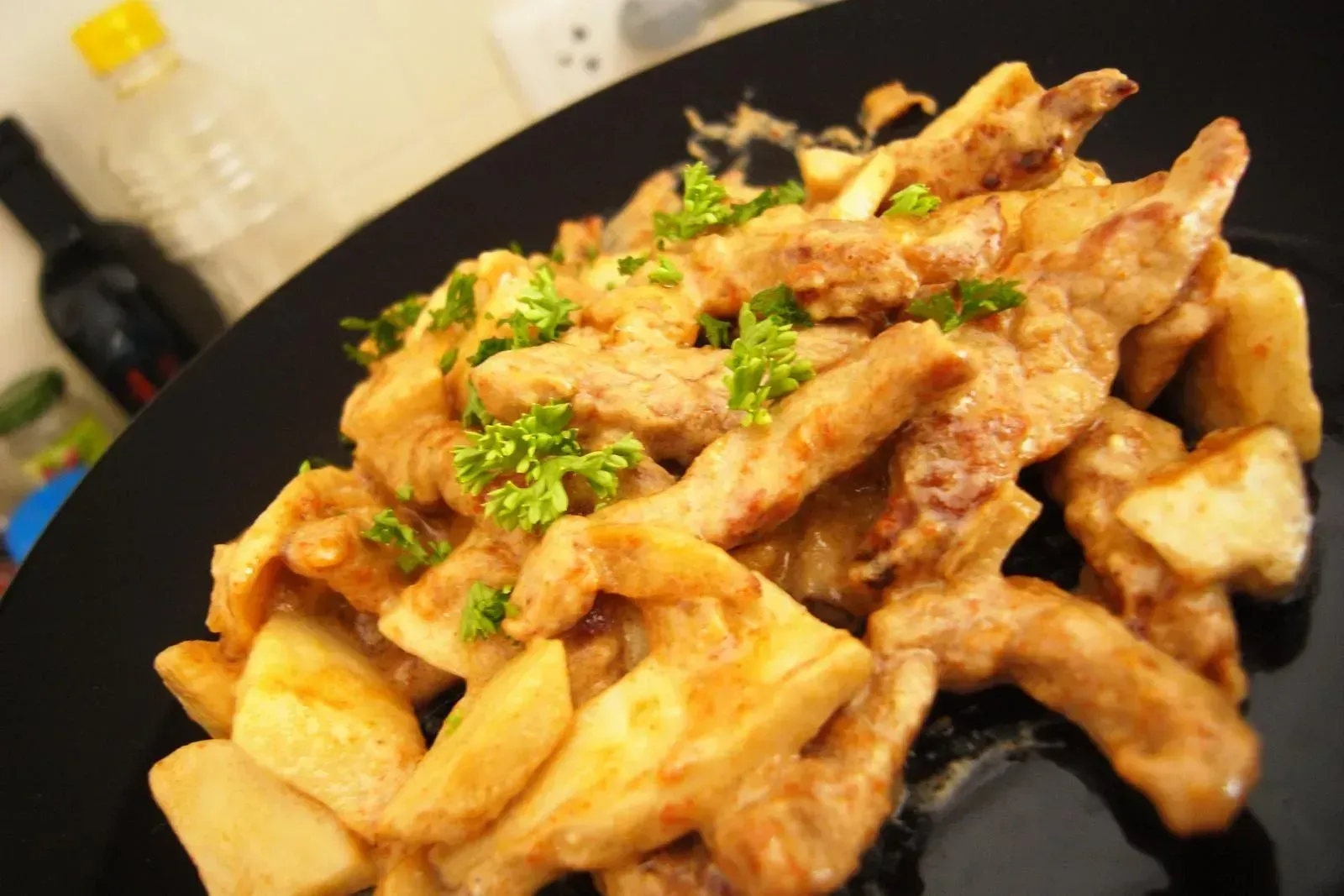 Ground Beef Stroganoff (Image Credits: Wikimedia)