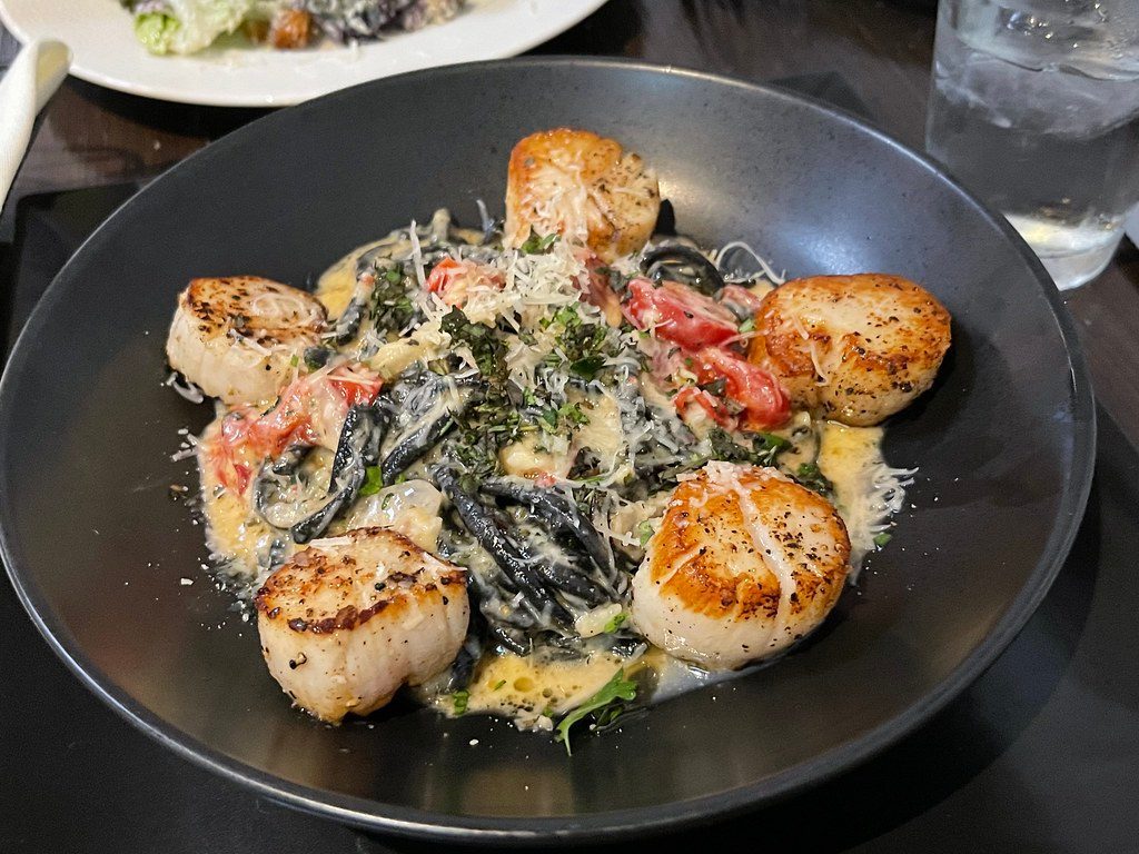 Fish Entrees: Leave It to the Seafood Restaurants (Image Credits: Flickr)
