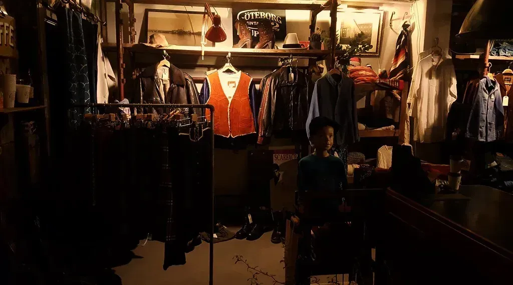 They Wear Clothes From Secondhand Stores (Image Credits: Flickr)