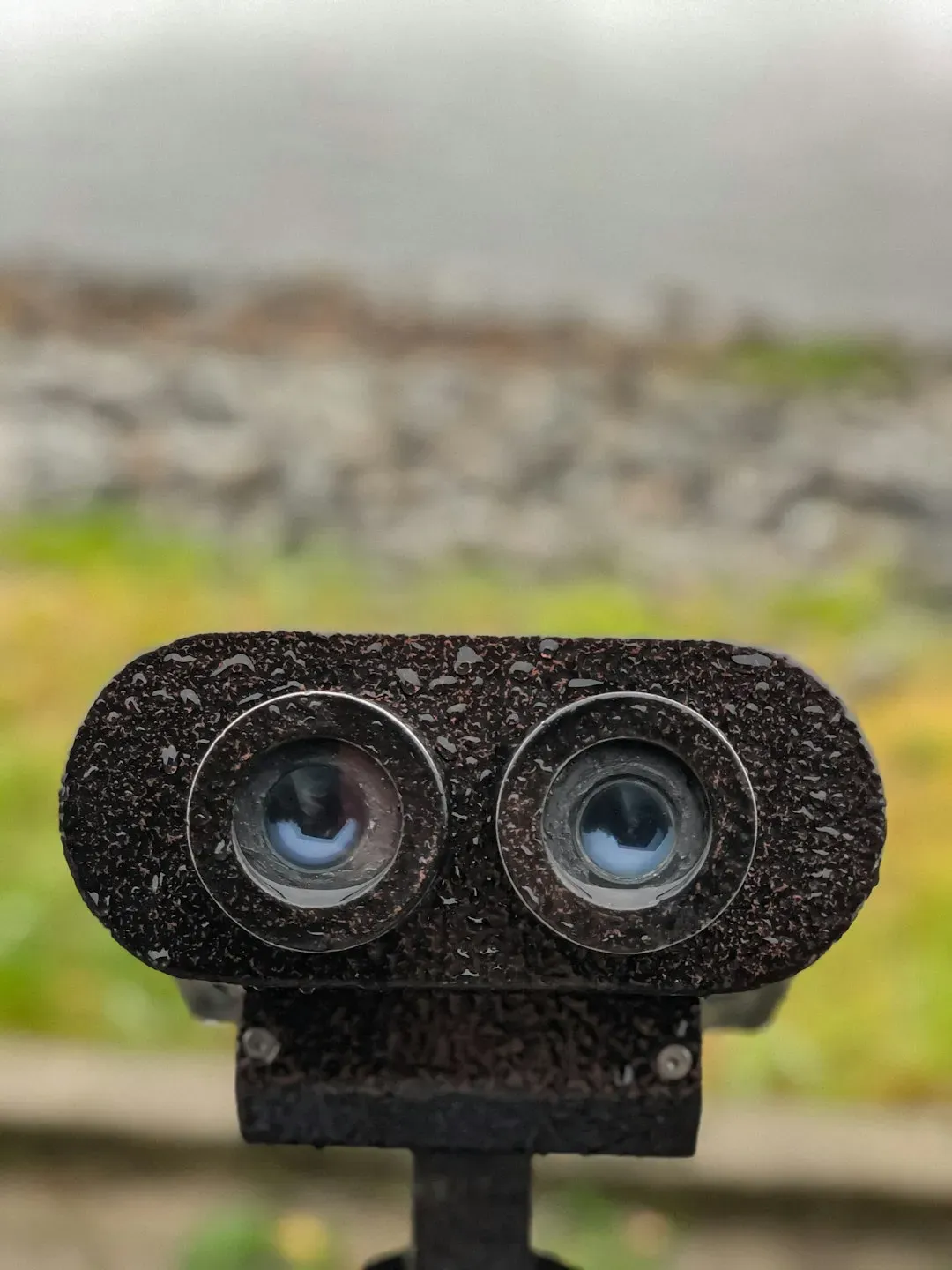 Eye Contact and Basic Courtesy Reveal Everything (Image Credits: Unsplash)