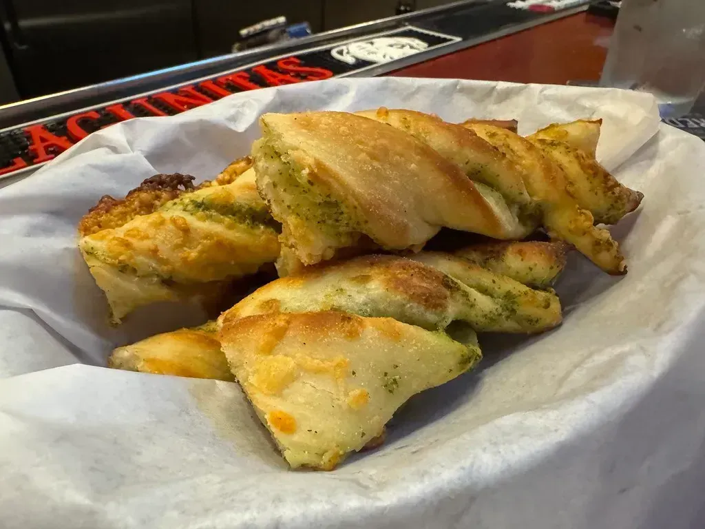 The Breadstick Policy Has Hidden Catches (Image Credits: Flickr)