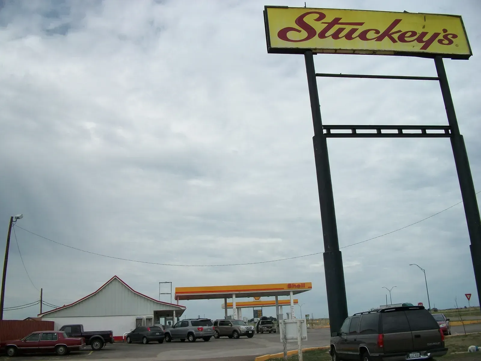 Stuckey's (Image Credits: A Named Gas Station
Uploaded by xnatedawgx, CC BY-SA 2.0, https://commons.wikimedia.org/w/index.php?curid=12809406)