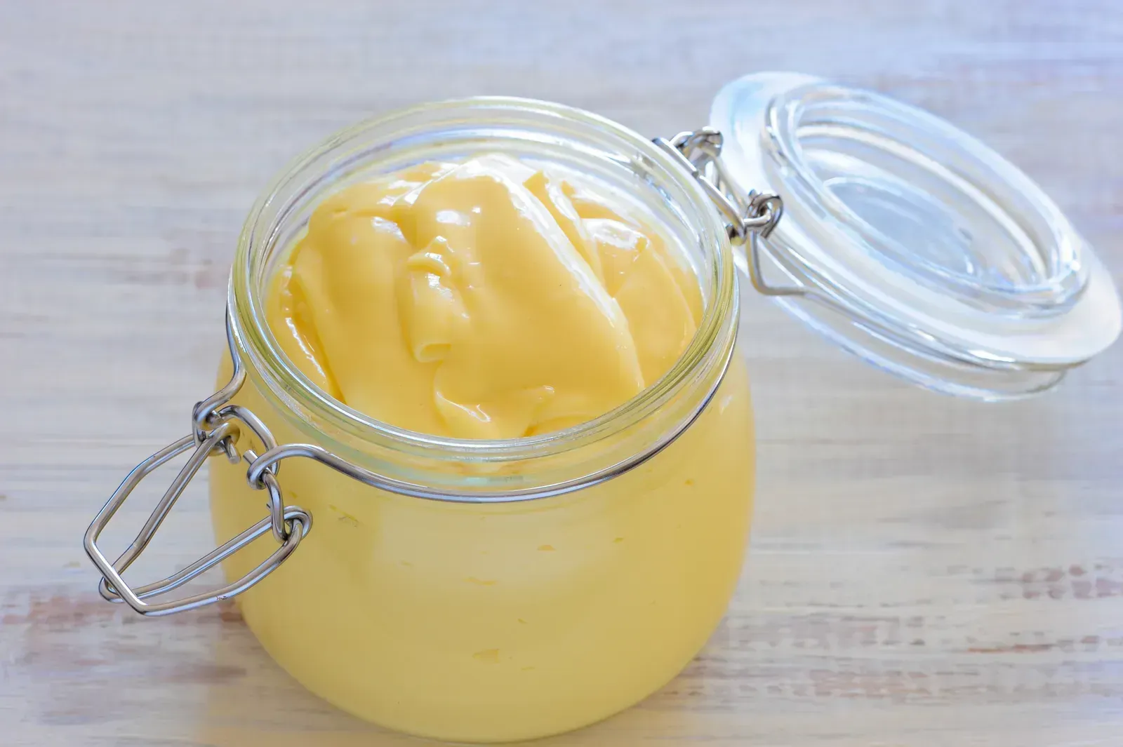 Taste Testers Can't Tell the Difference (Image Credits: Rolls royce mayonnaise, CC BY 2.0, https://commons.wikimedia.org/w/index.php?curid=35344899)