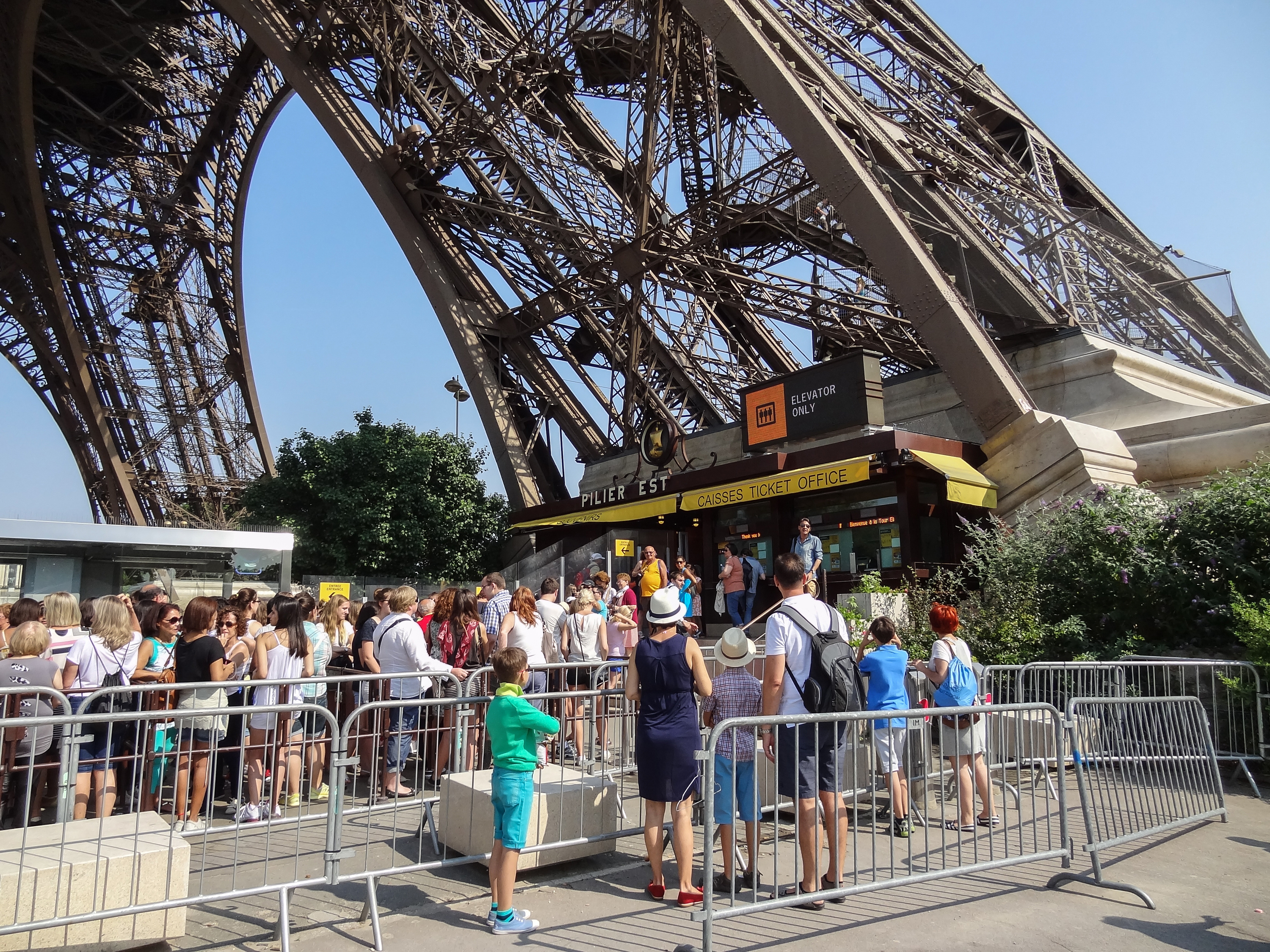 France: Digital Era Fraud in Classic Destinations (Image Credits: Wikimedia)