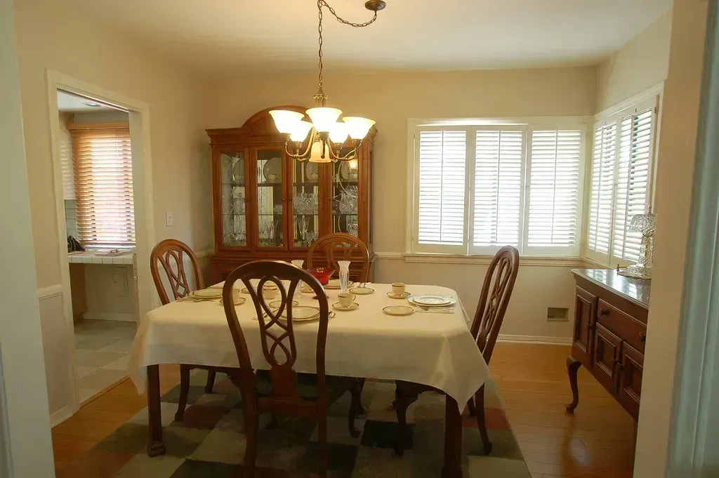 Formal Dining Rooms (Image Credits: Flickr)