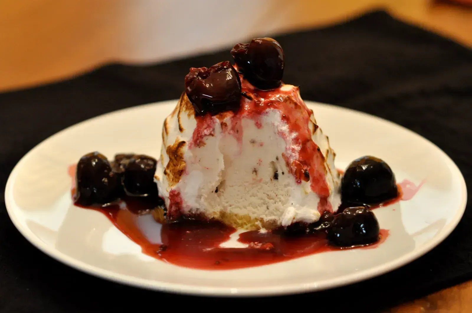 Baked Alaska (Image Credits: Wikimedia)