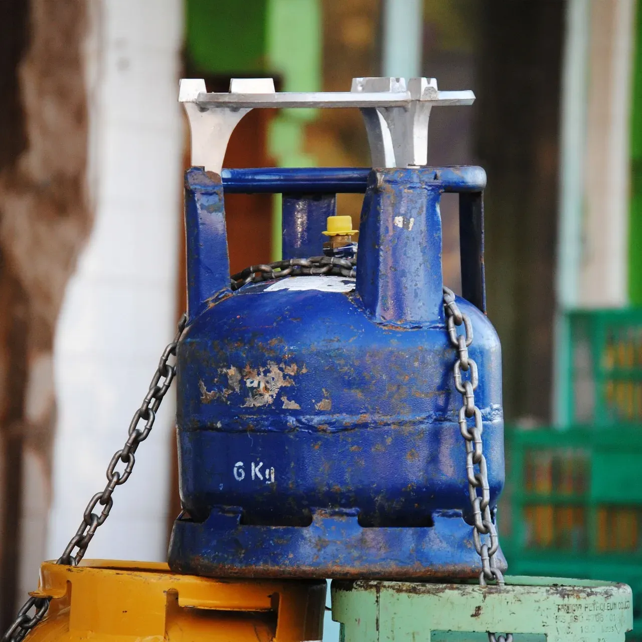 Propane Tanks and Pressurized Containers (Image Credits: Pixabay)