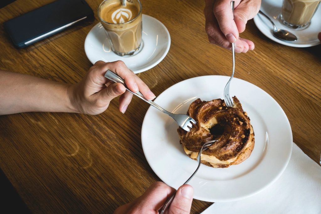 The Science Behind Food Sharing and Social Connection (Image Credits: Rawpixel)