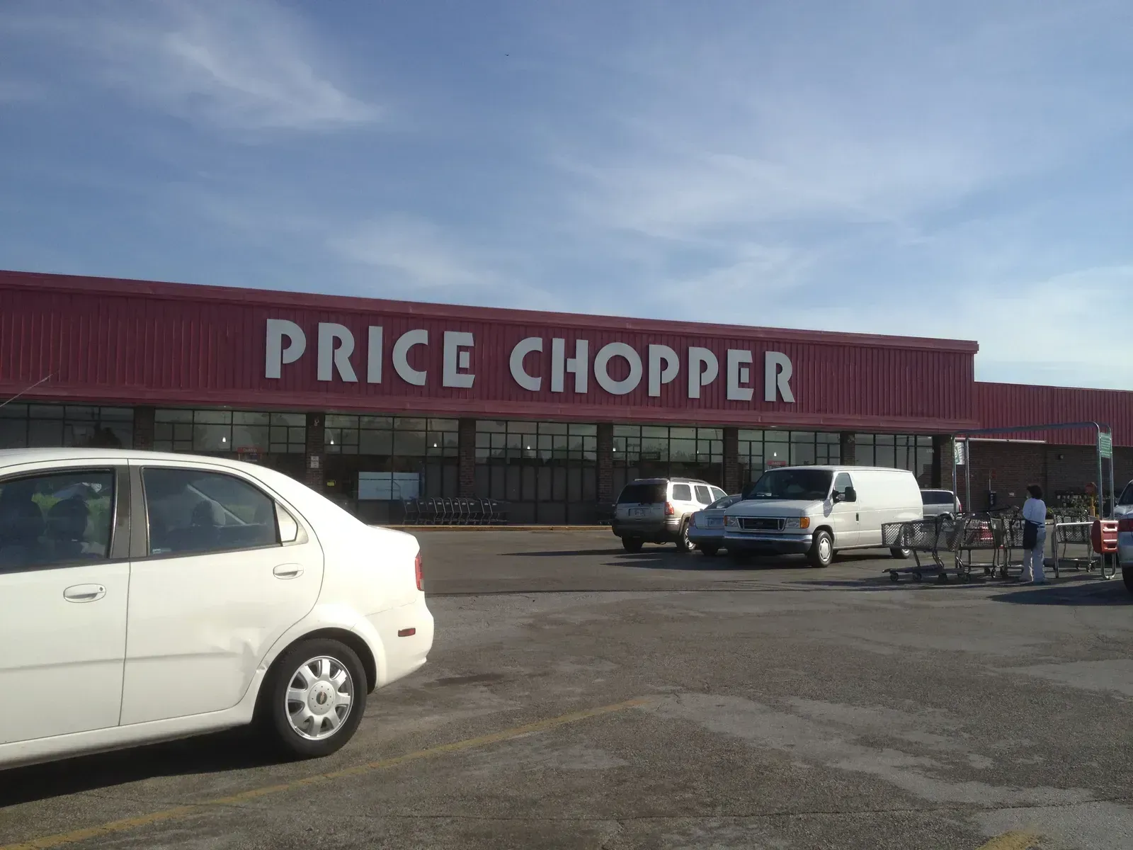 7. Price Chopper: The Quiet Retreat of a 93-Year-Old Brand (Image Credits: Wikimedia)