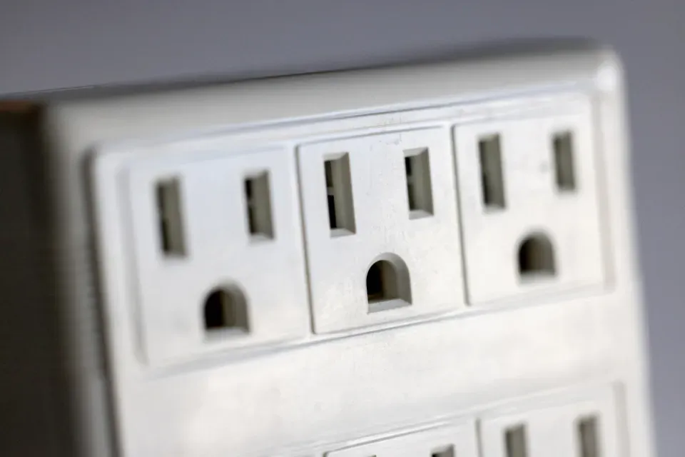Installing Three-Prong Outlets Without Proper Grounding (Image Credits: Stocksnap)