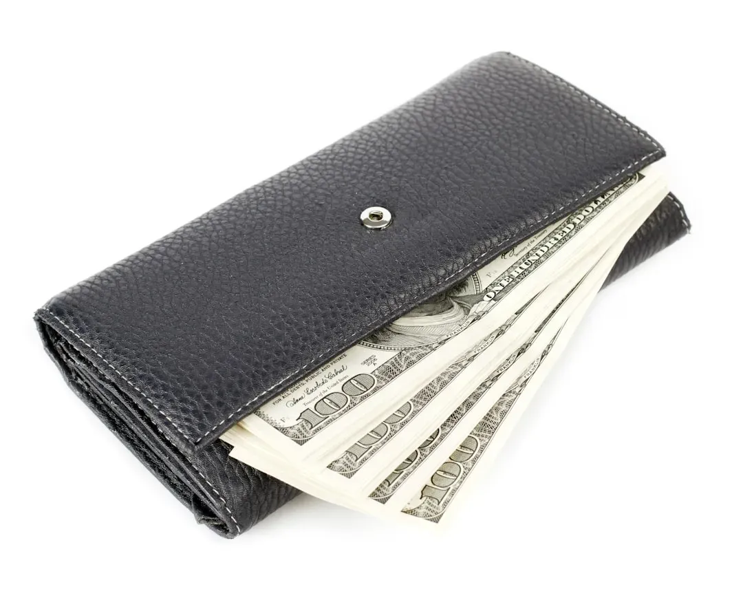 4. Lifestyle Inflation and Untracked Spending Habits (Image Credits: Unsplash)