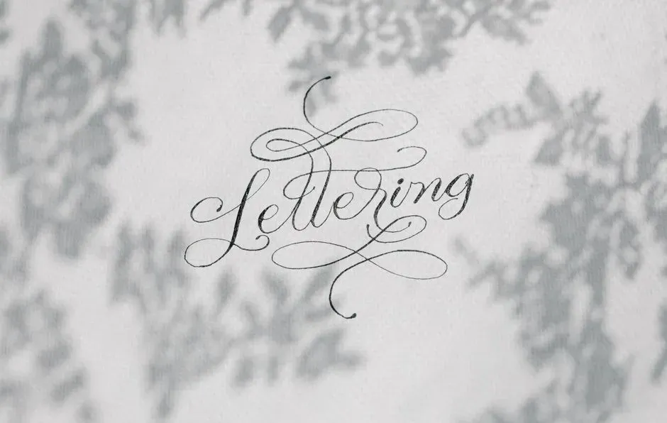 Play With Monoline Script (Image Credits: Pexels)