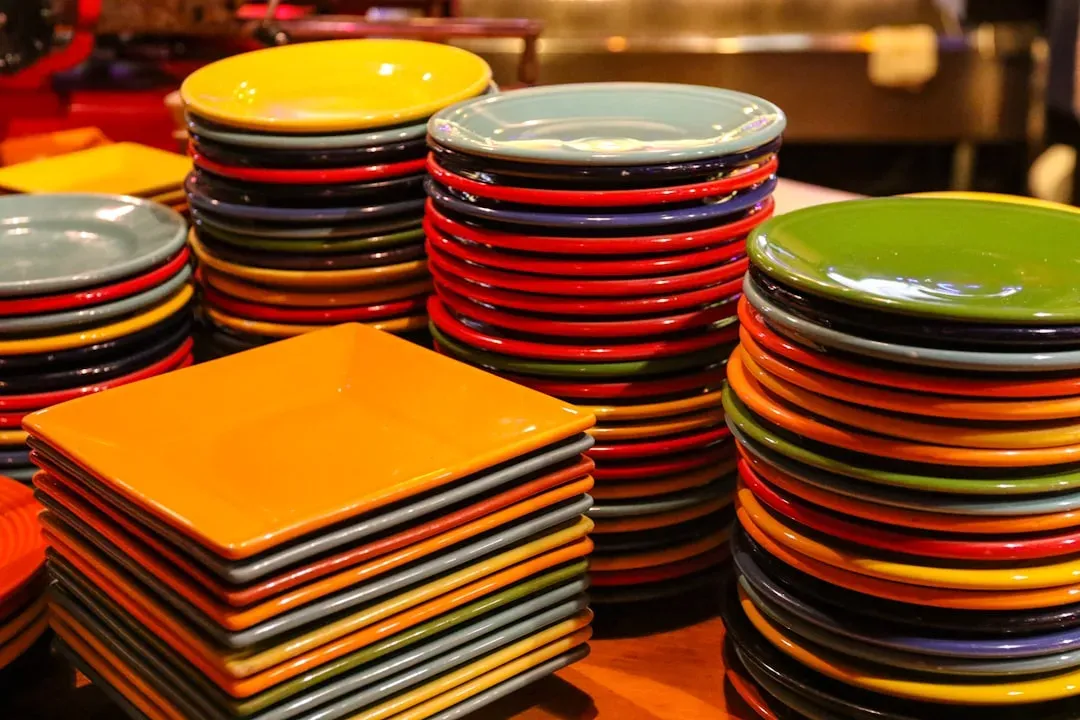 2. Stacking Your Plates to "Help" the Server (Image Credits: Unsplash)