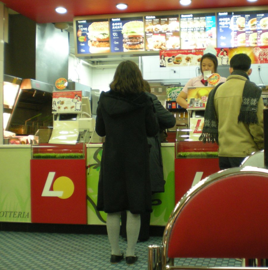 Order Inside The Restaurant Instead Of Drive-Thru (image credits: wikimedia)