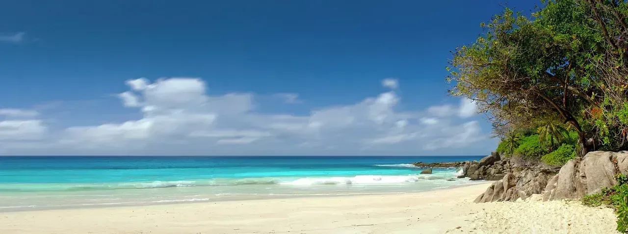 Mahé & Praslin, Seychelles (Image Credits: Pixabay)