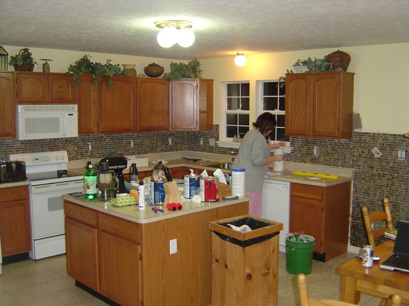 Ceramic Tile Countertops: Grout Lines Equal Maintenance Nightmares (image credits: flickr)