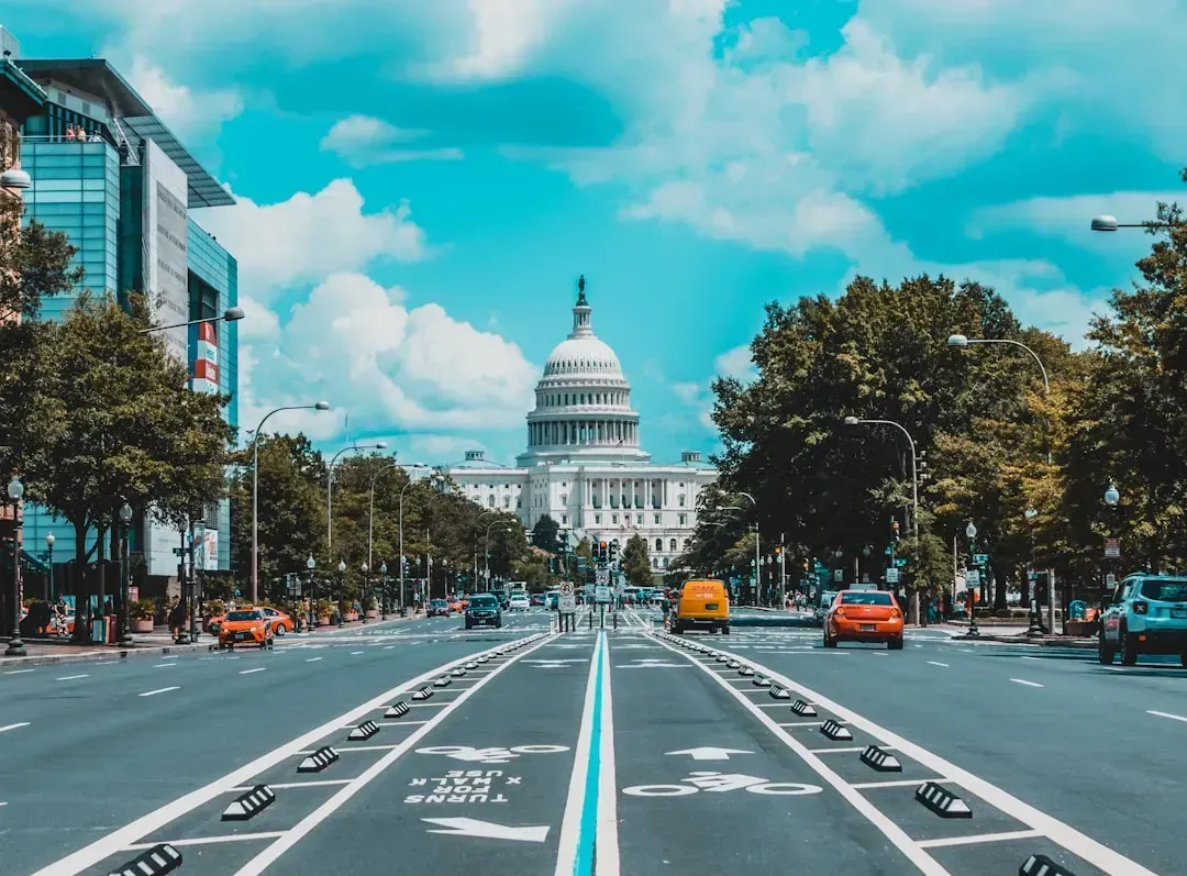 9. Washington: High Incomes, No Income Tax, and Big-City Price Pressure (Image Credits: Unsplash)