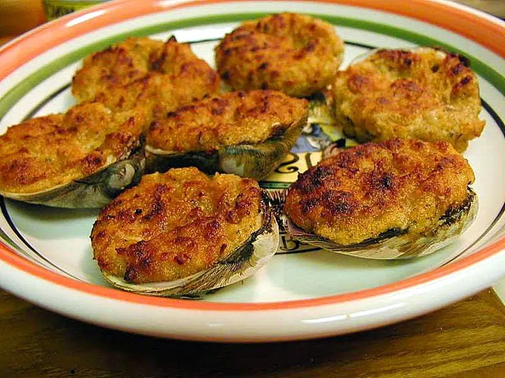 Stuffies – Rhode Island's Stuffed Quahog Clams (Image Credits: Wikimedia)