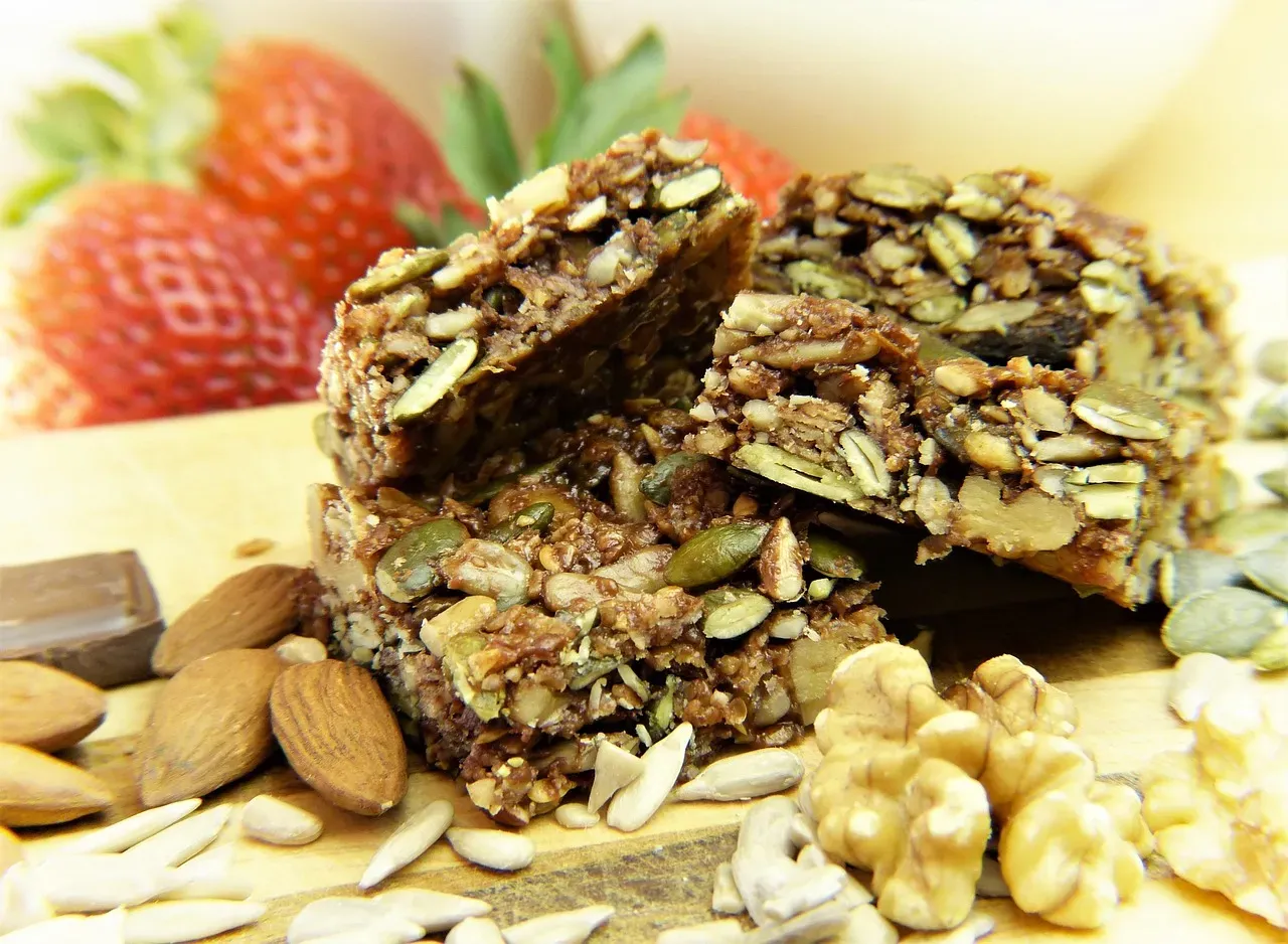 Chocolate-Covered Granola Bars: Double Trouble (Image Credits: Pixabay)