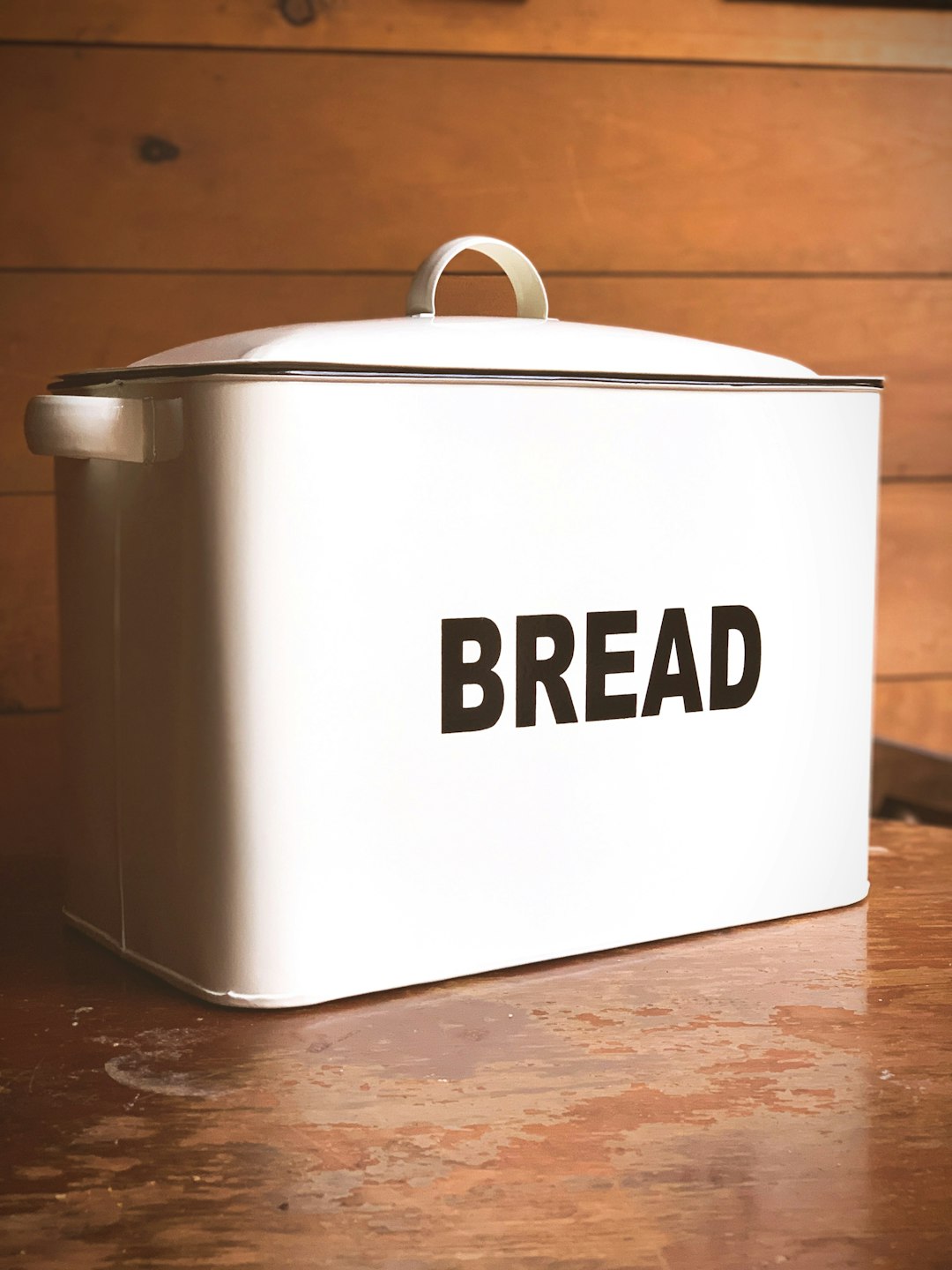 Traditional Bread Box Preserves Freshness Better (Image Credits: Unsplash)