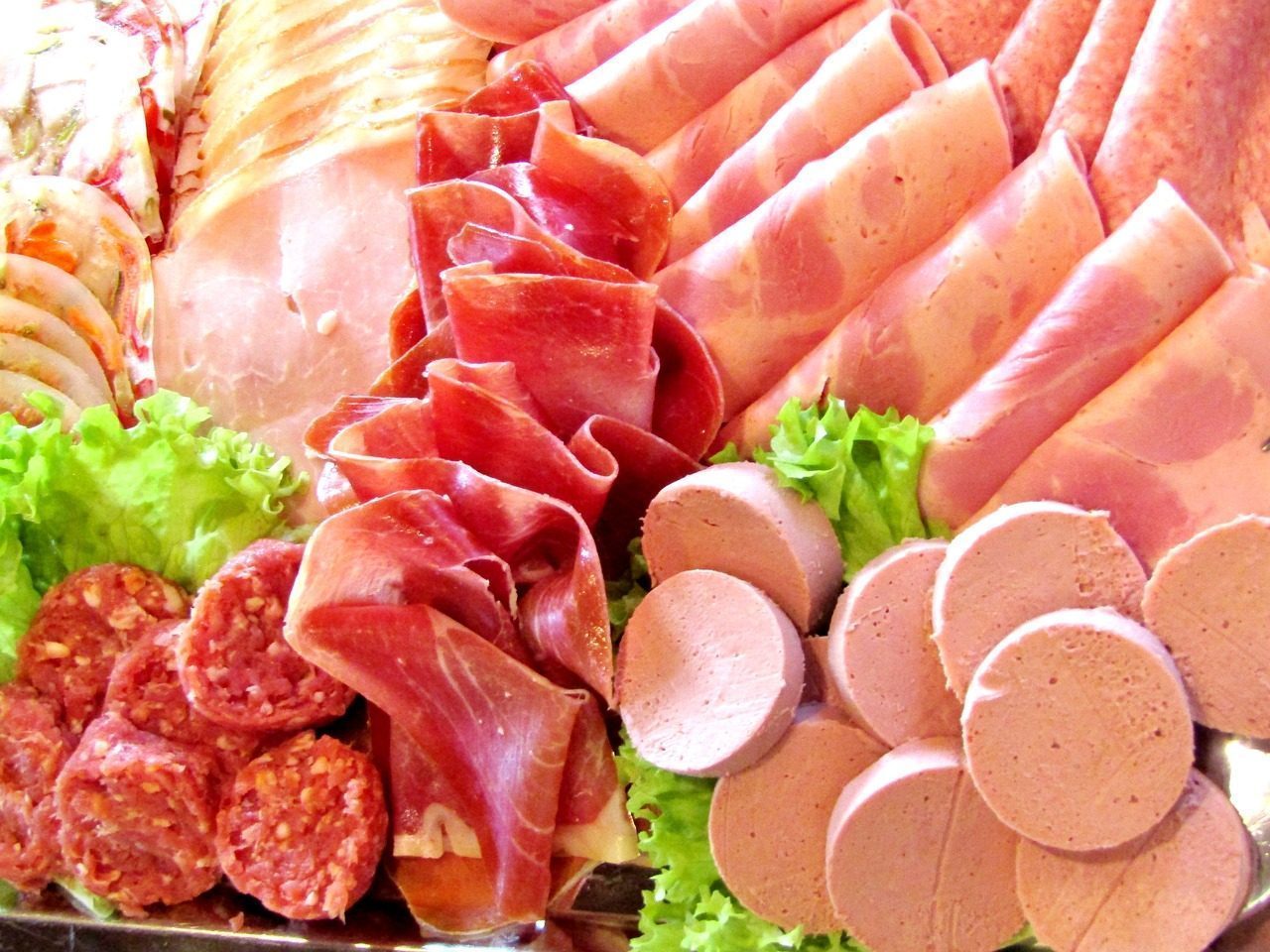 Traditional Bacon and Sausage Platters (Image Credits: Pixabay)