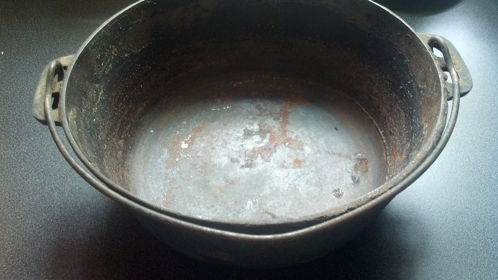 Using Cast Iron Pans Without Soap (image credits: flickr)