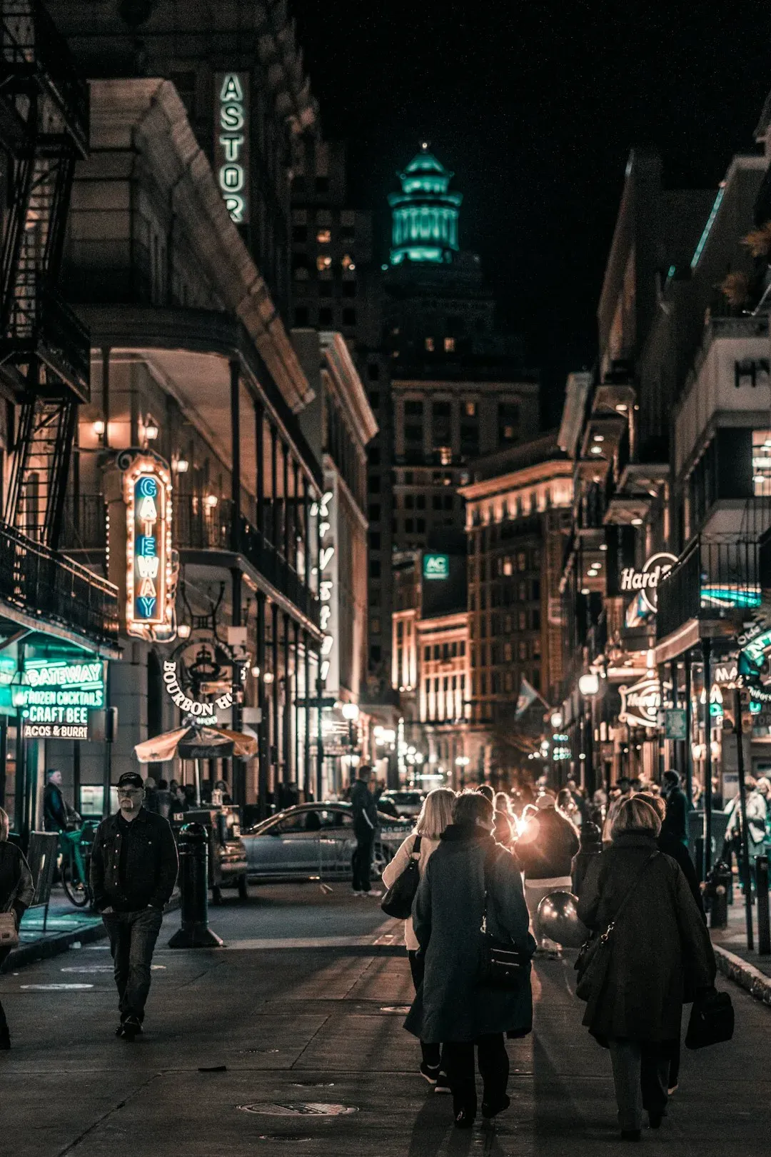 7. Bourbon Street Bars and Restaurants - New Orleans, USA (Image Credits: Unsplash)